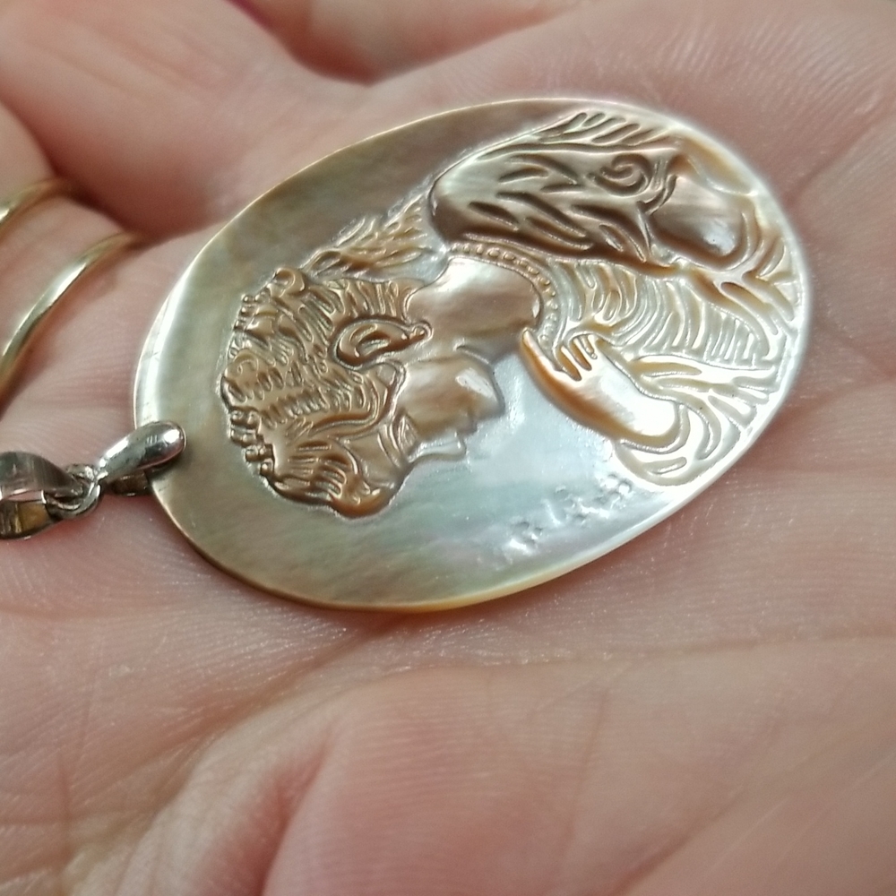 Vintage Cameo Pendant - Picture 2 of 10